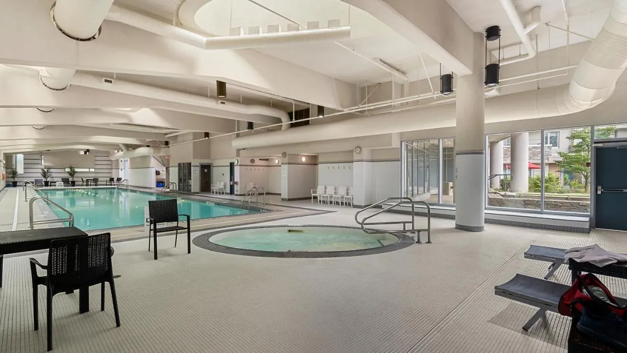 El Tesoro In The Heart Of Van W/ Air Con, Pool, And Free Parking Vancouver 0*,  Canada