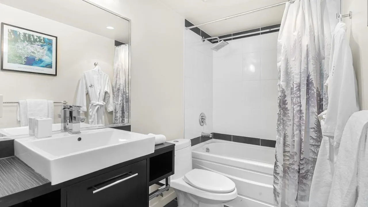 El Tesoro In The Heart Of Van W/ Air Con, Pool, And Free Parking Vancouver