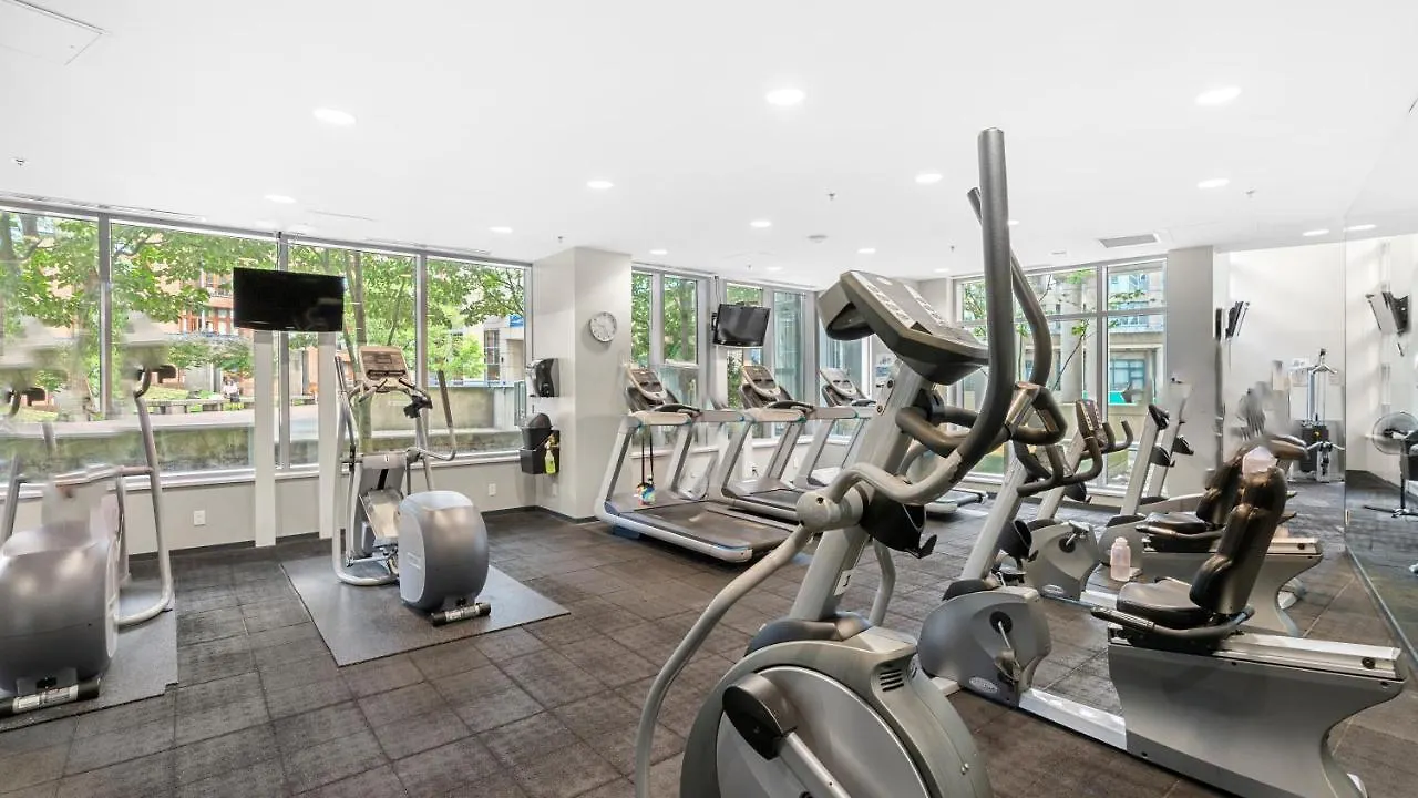 El Tesoro In The Heart Of Van W/ Air Con, Pool, And Free Parking Vancouver 0*,