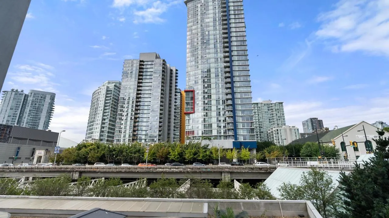 El Tesoro In The Heart Of Van W/ Air Con, Pool, And Free Parking Vancouver 0*,