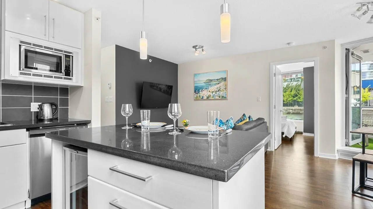El Tesoro In The Heart Of Van W/ Air Con, Pool, And Free Parking Vancouver 0*,  Canada