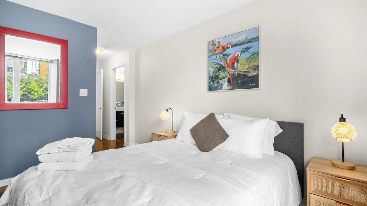 El Tesoro In The Heart Of Van W/ Air Con, Pool, And Free Parking Vancouver Kanada