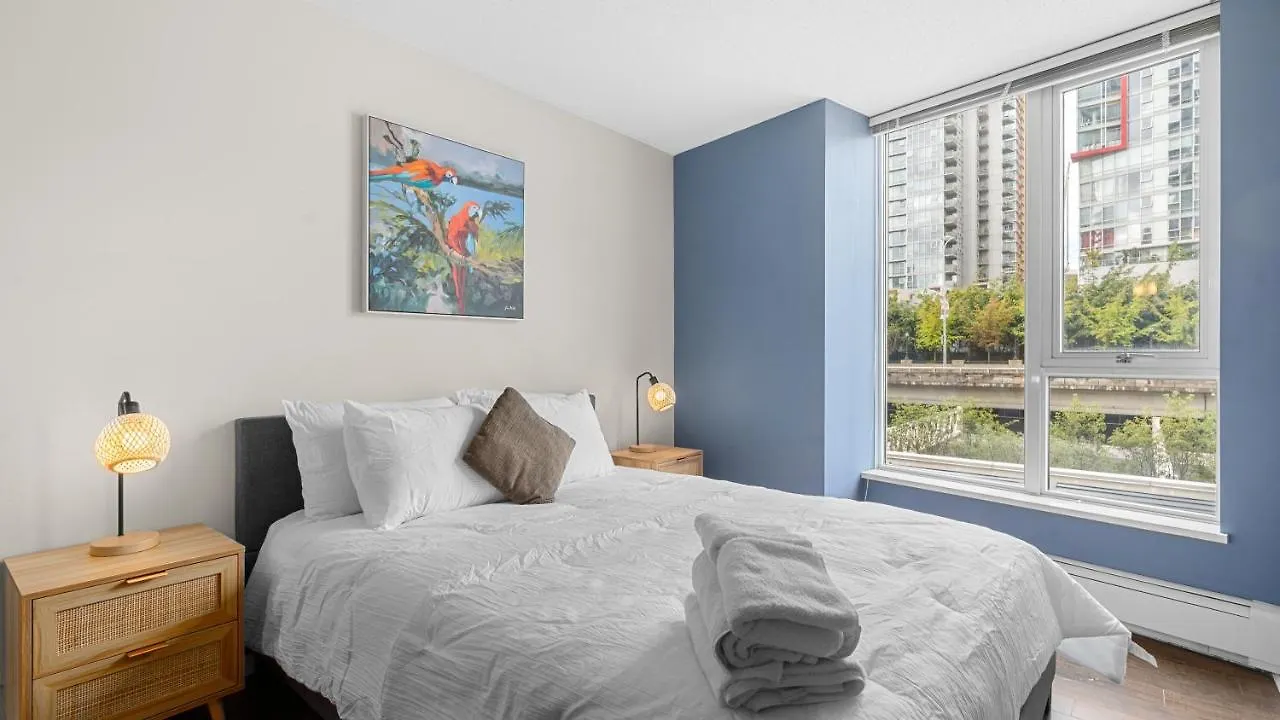 El Tesoro In The Heart Of Van W/ Air Con, Pool, And Free Parking Vancouver
