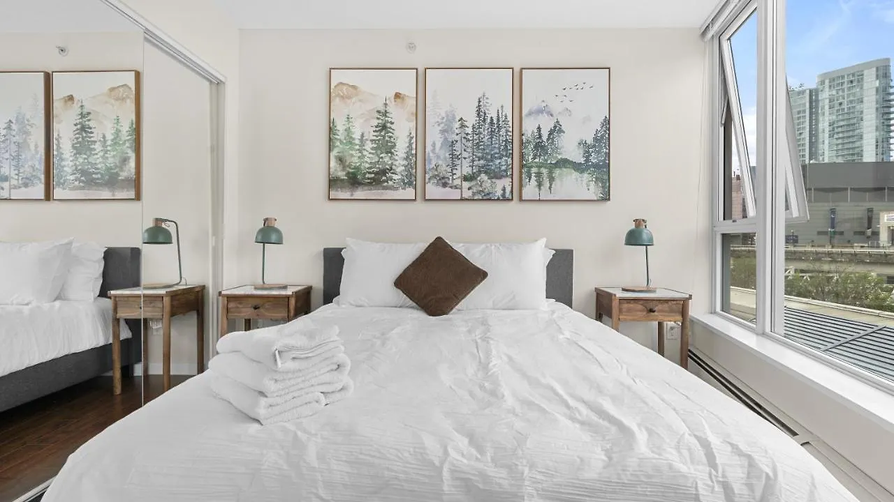 El Tesoro In The Heart Of Van W/ Air Con, Pool, And Free Parking Vancouver