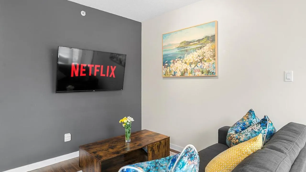 El Tesoro In The Heart Of Van W/ Air Con, Pool, And Free Parking Vancouver 0*,  Kanada