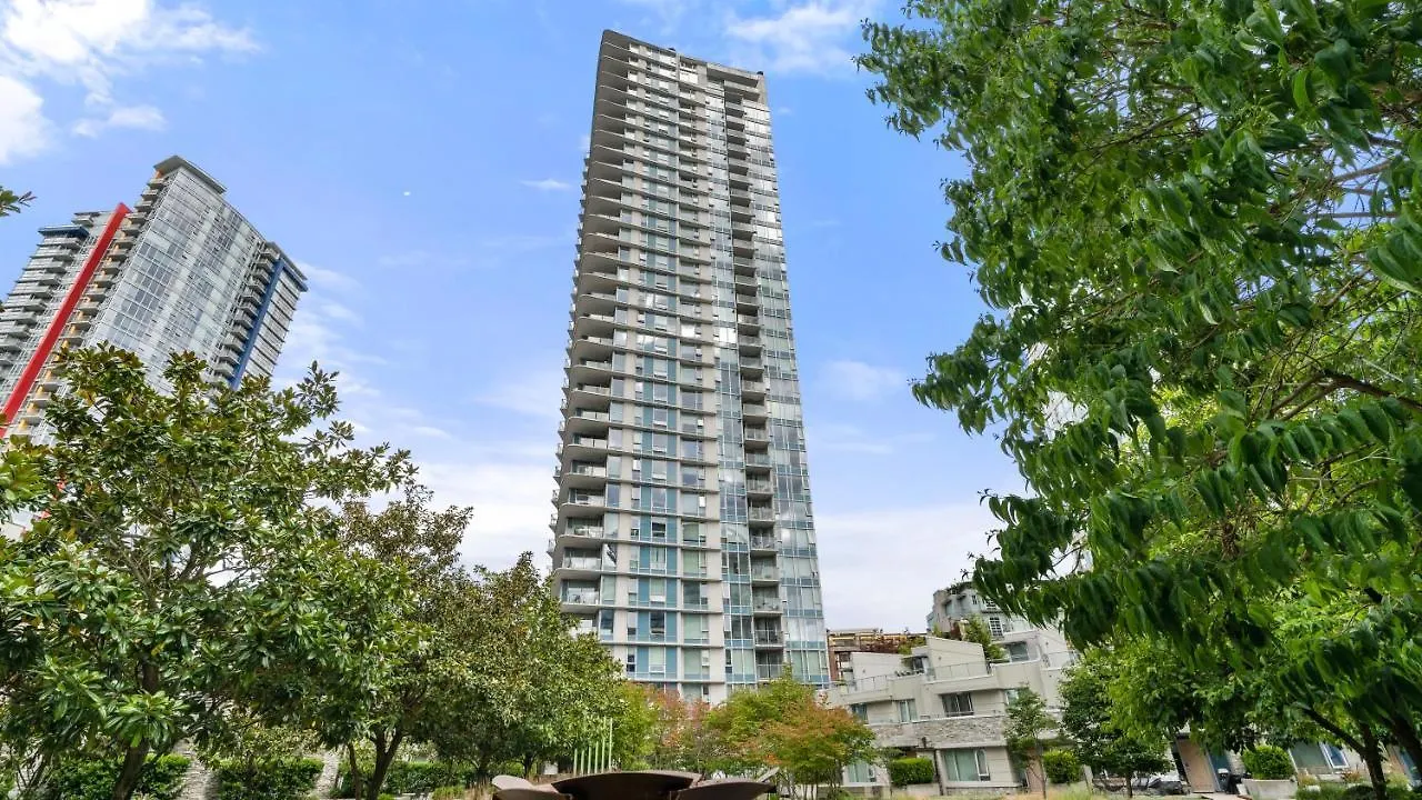 El Tesoro In The Heart Of Van W/ Air Con, Pool, And Free Parking Vancouver Apartament