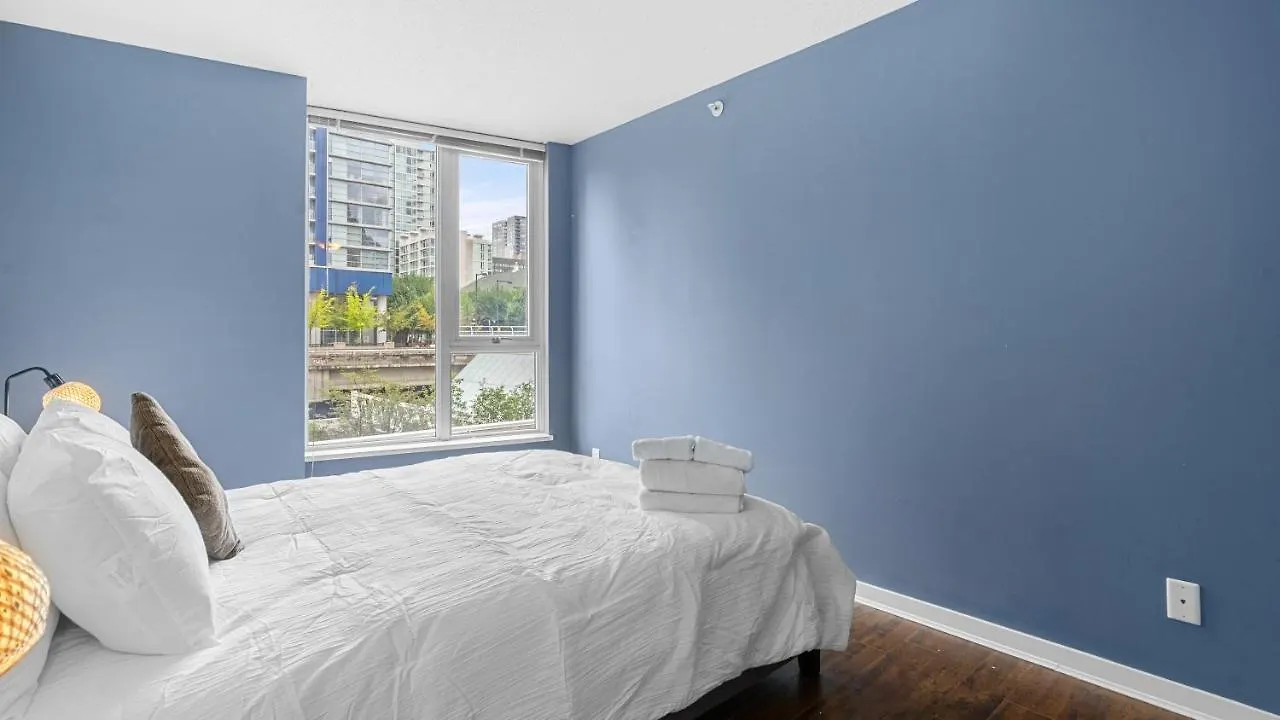 El Tesoro In The Heart Of Van W/ Air Con, Pool, And Free Parking Vancouver