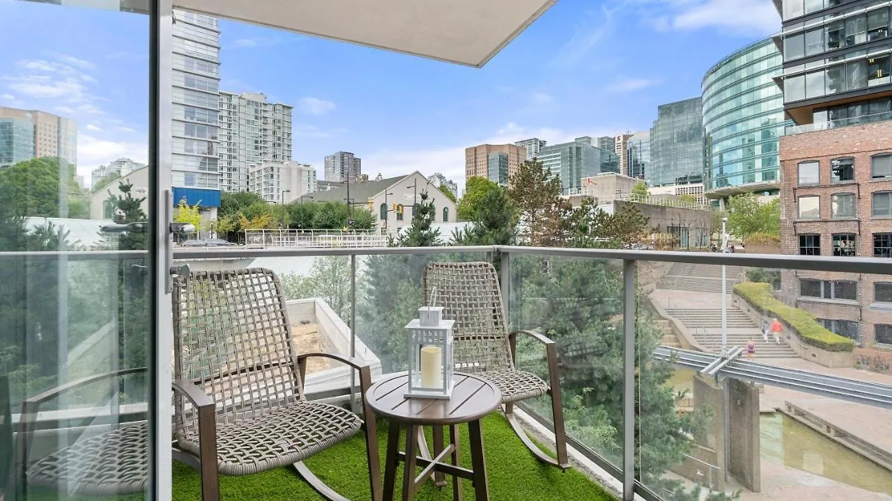 El Tesoro In The Heart Of Van W/ Air Con, Pool, And Free Parking Vancouver